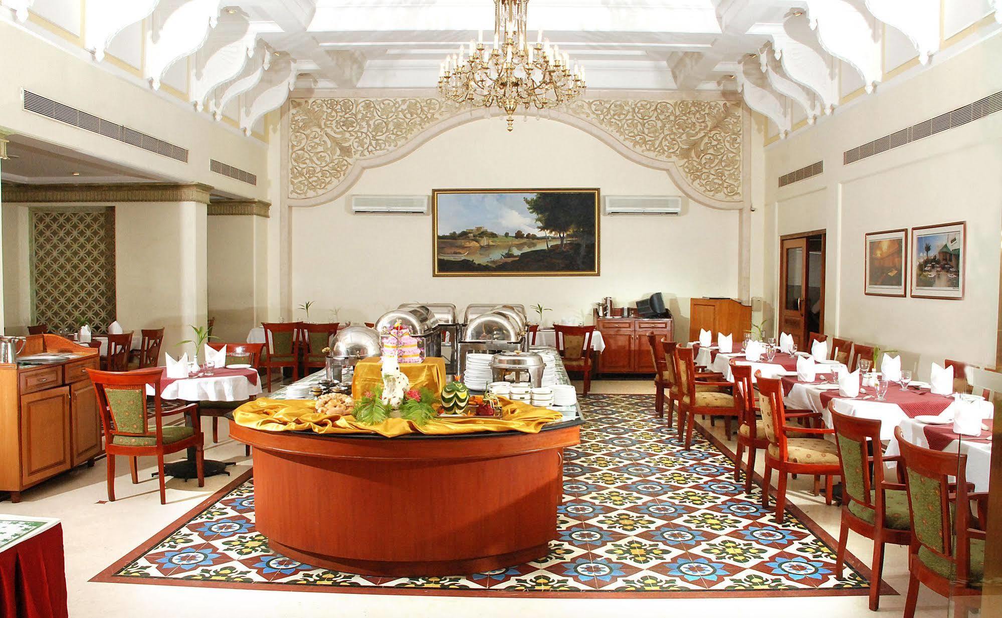 Royal Court Hotel Madurai Exterior foto