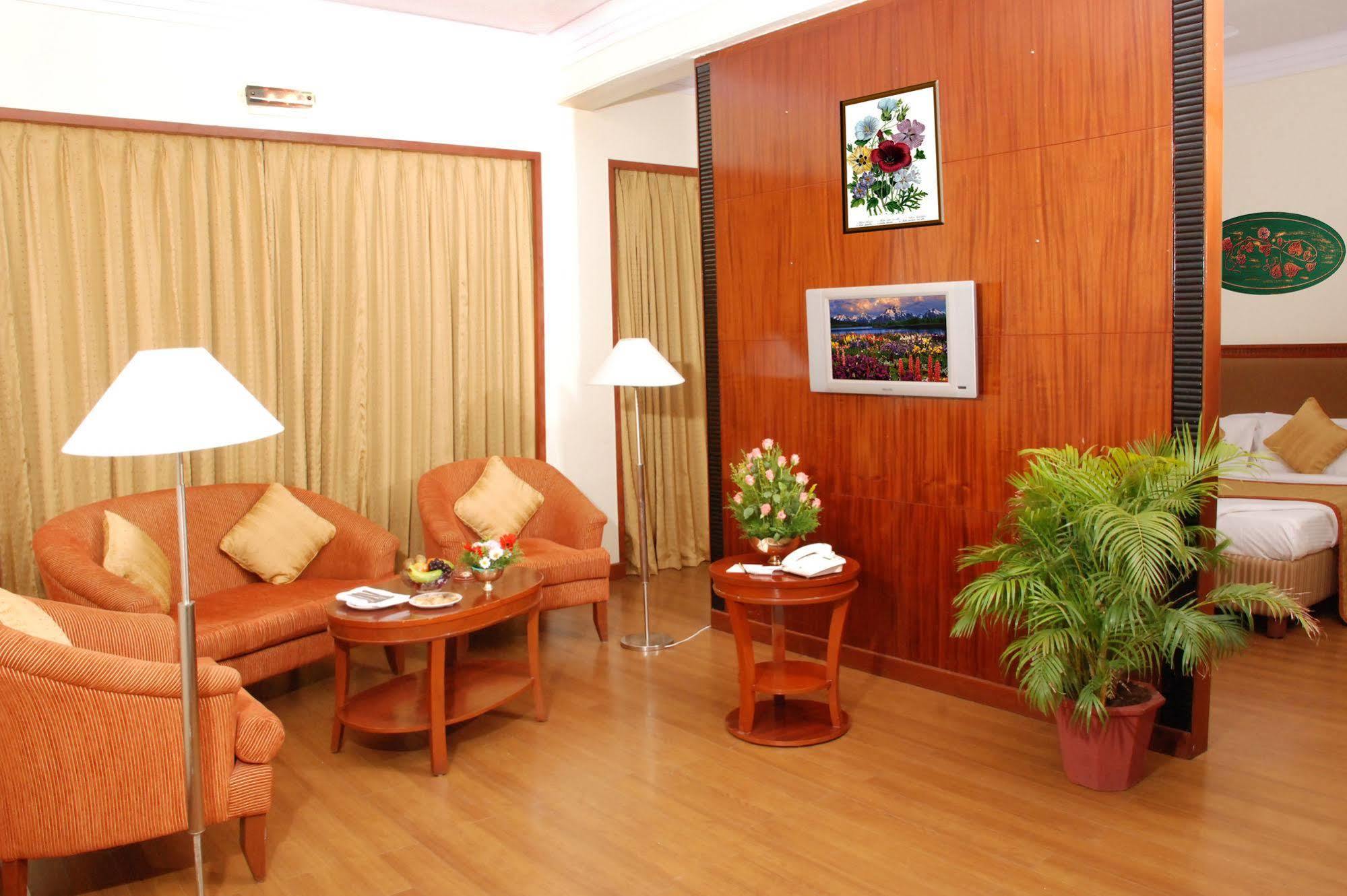 Royal Court Hotel Madurai Exterior foto