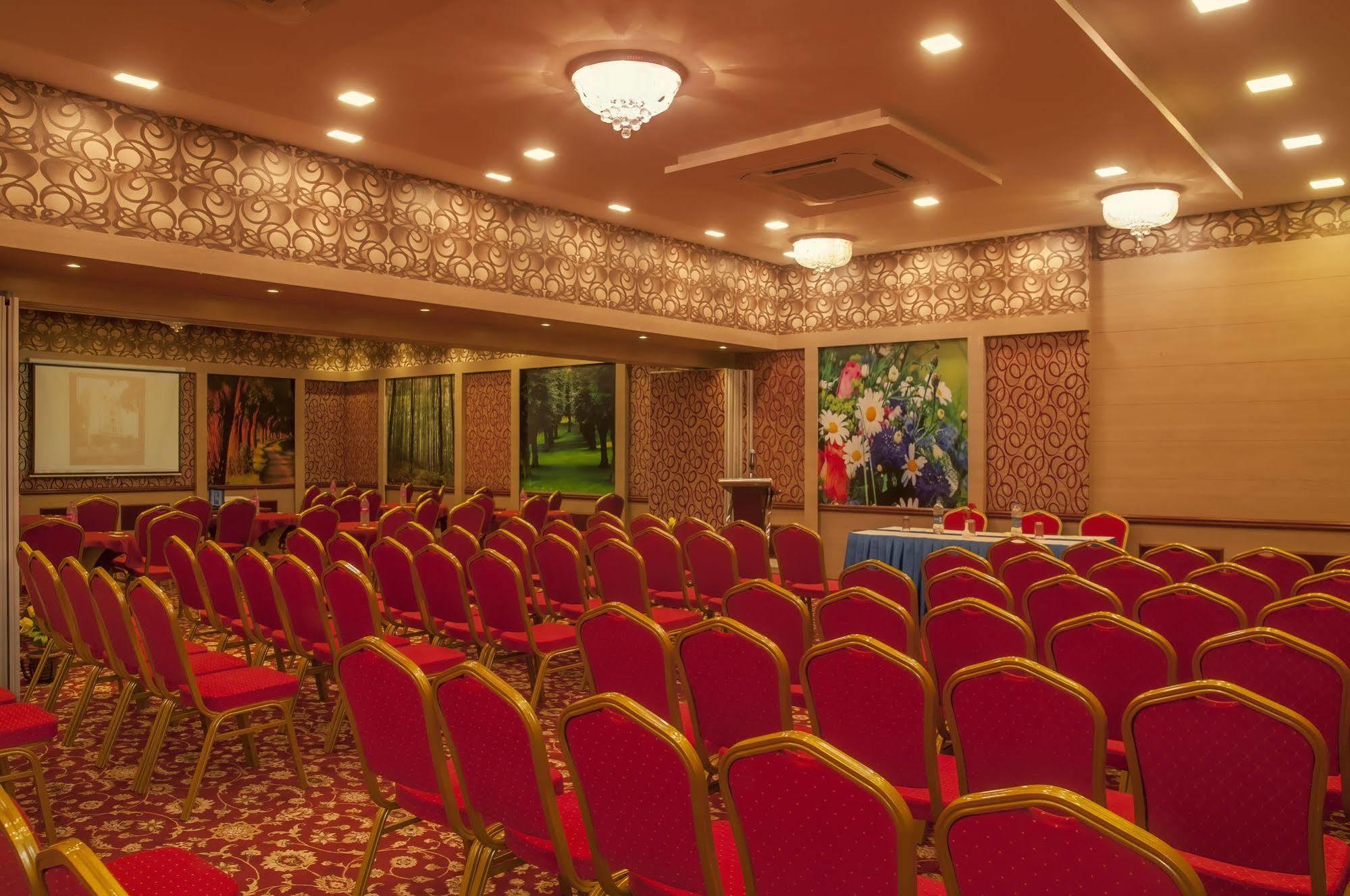 Royal Court Hotel Madurai Exterior foto