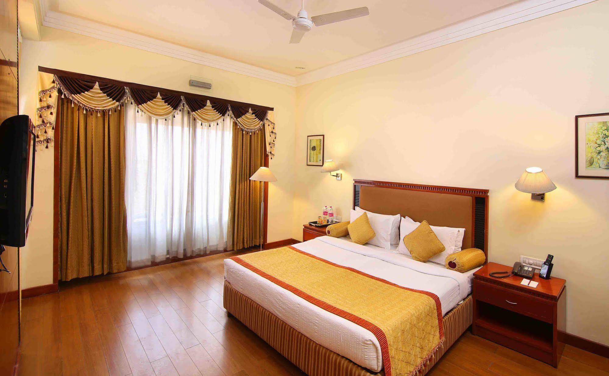 Royal Court Hotel Madurai Exterior foto
