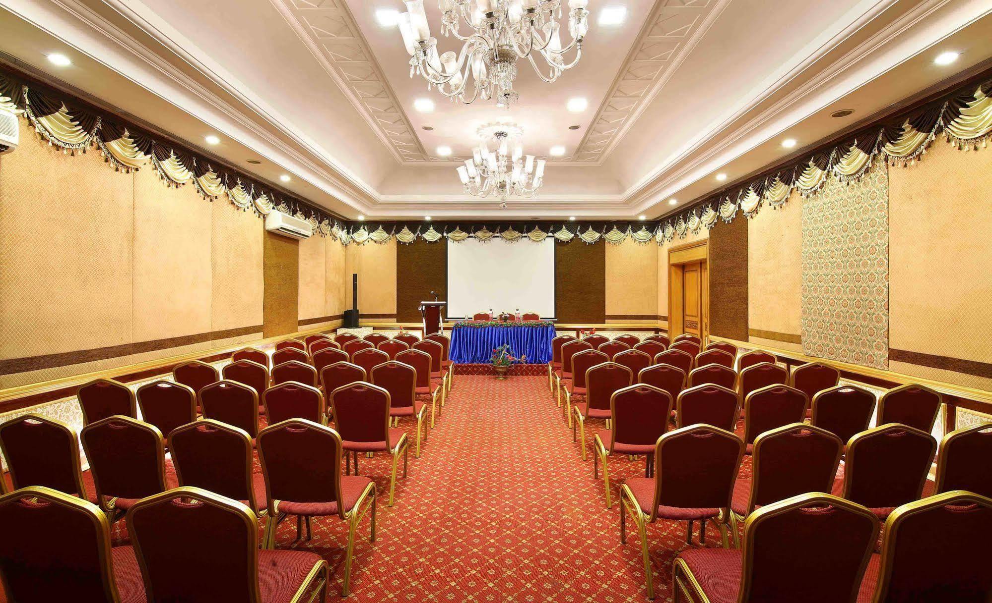 Royal Court Hotel Madurai Exterior foto