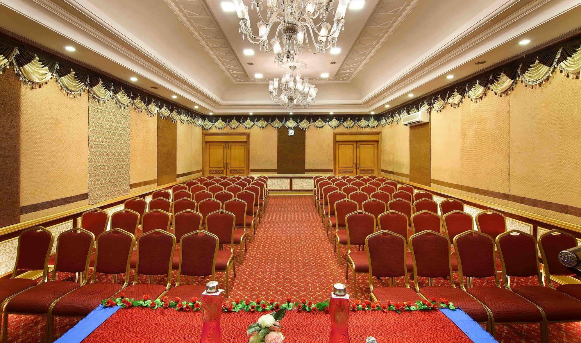 Royal Court Hotel Madurai Exterior foto