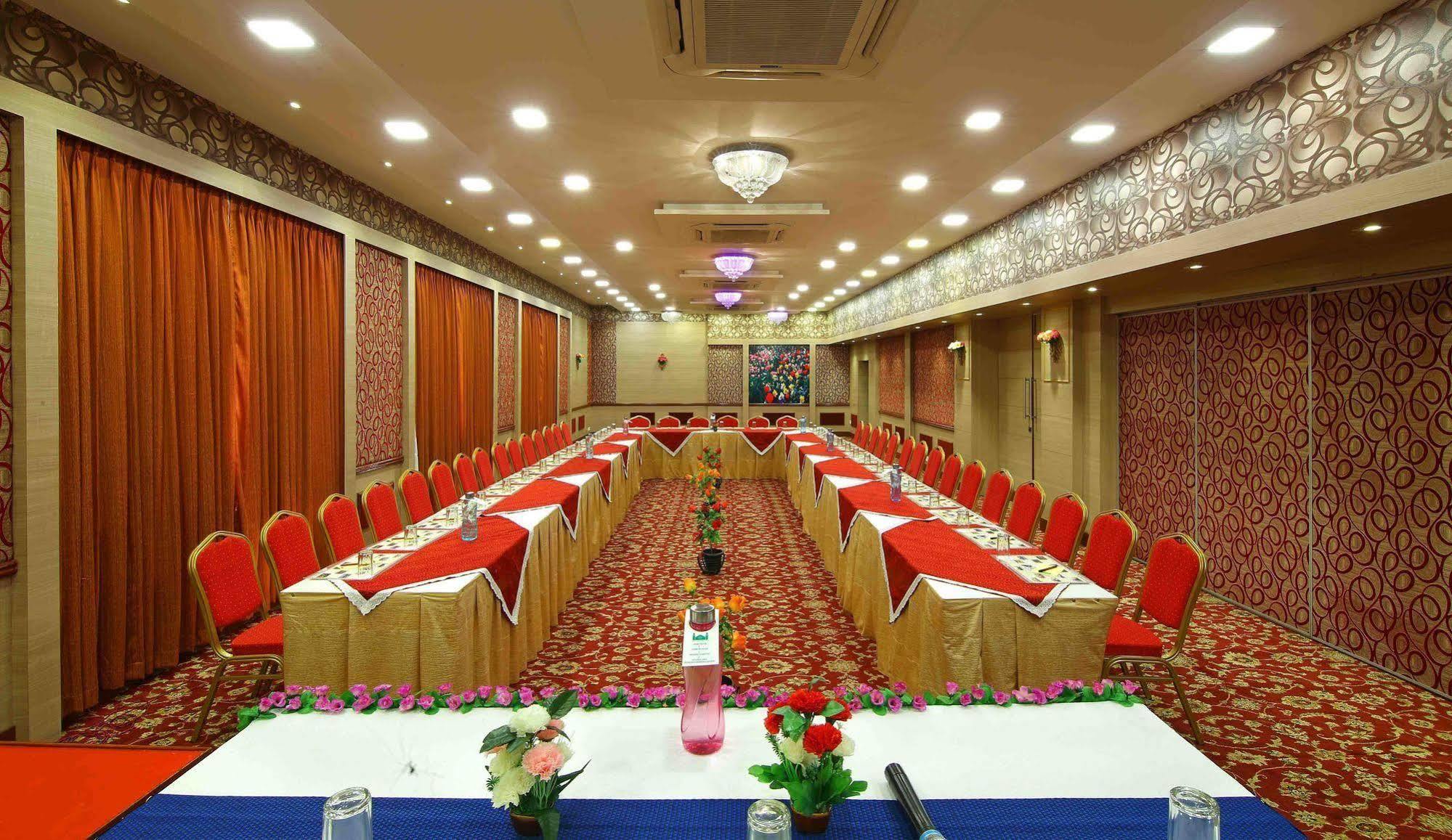 Royal Court Hotel Madurai Exterior foto