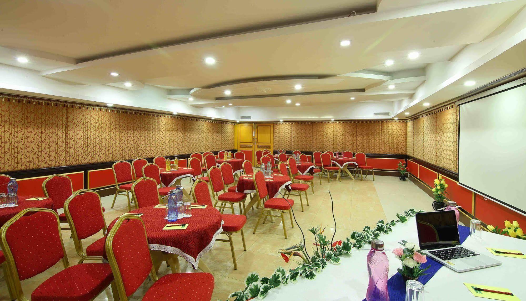 Royal Court Hotel Madurai Exterior foto