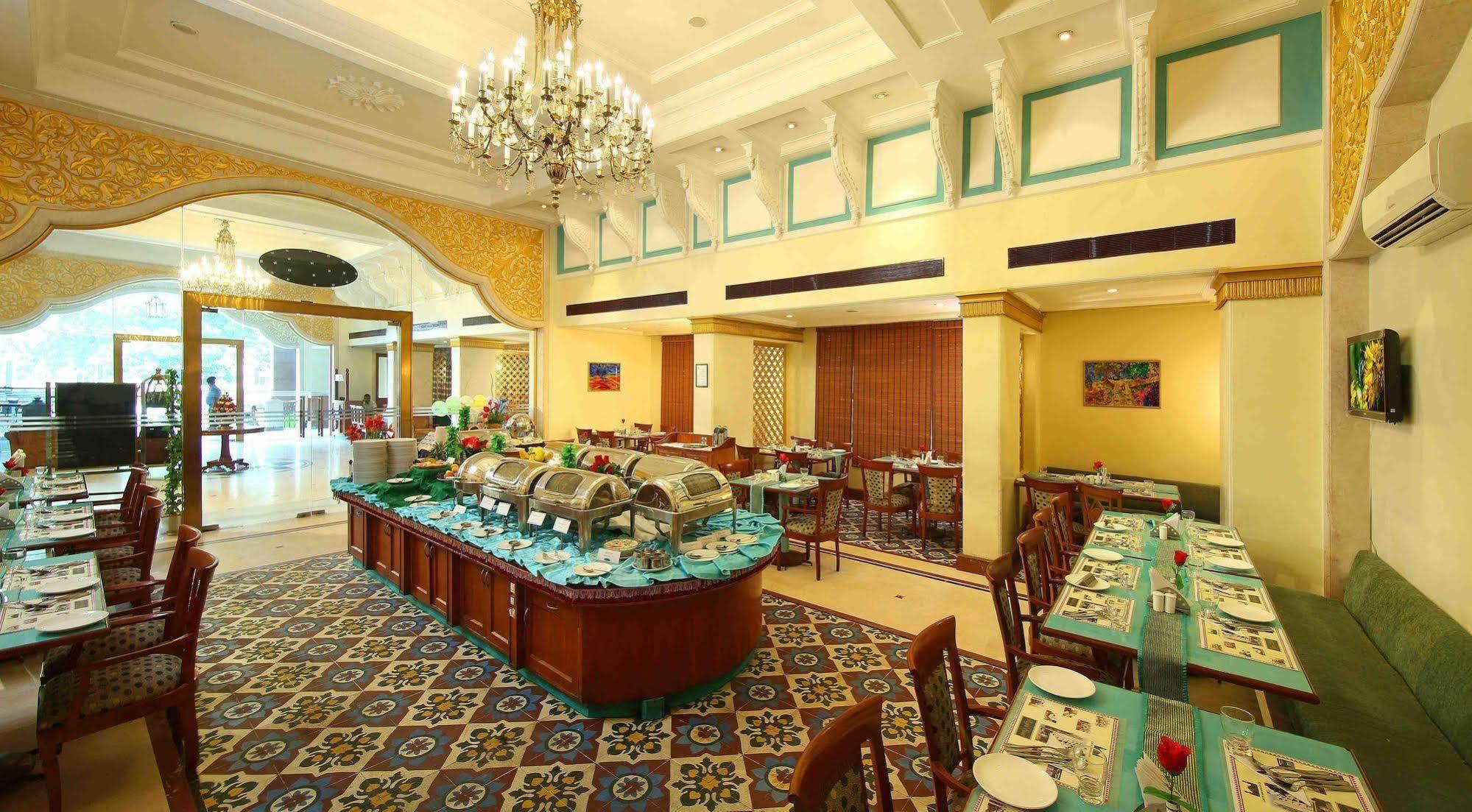 Royal Court Hotel Madurai Exterior foto
