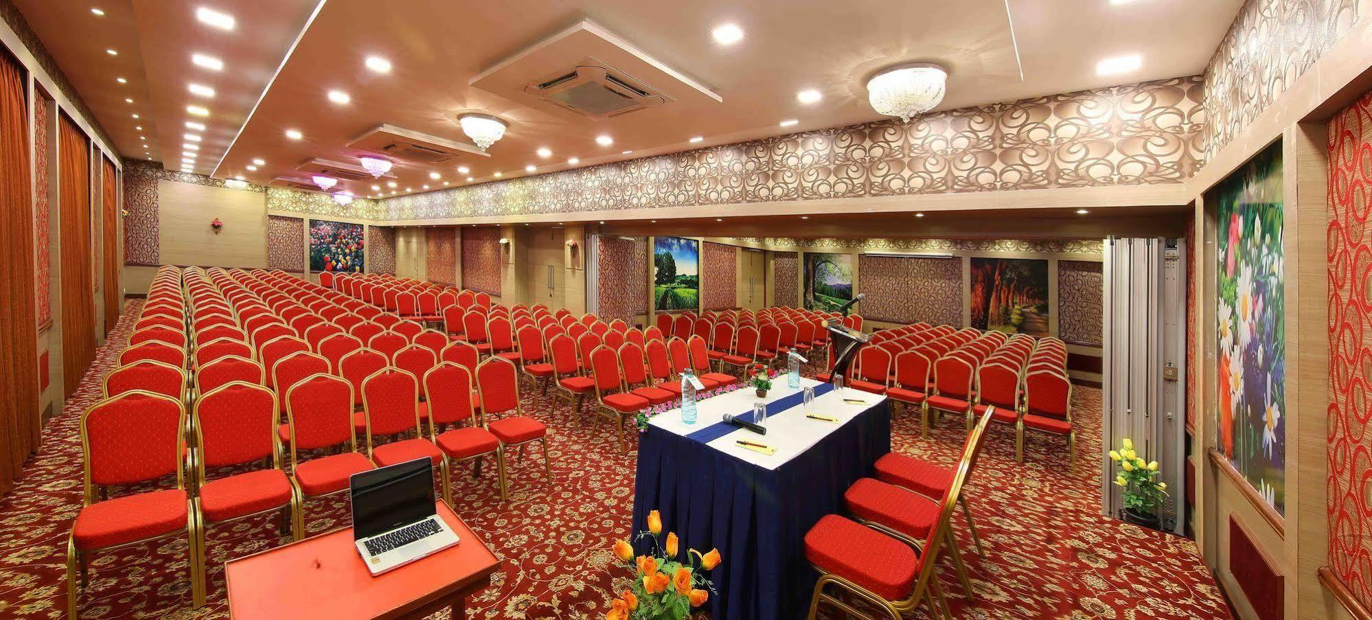 Royal Court Hotel Madurai Exterior foto