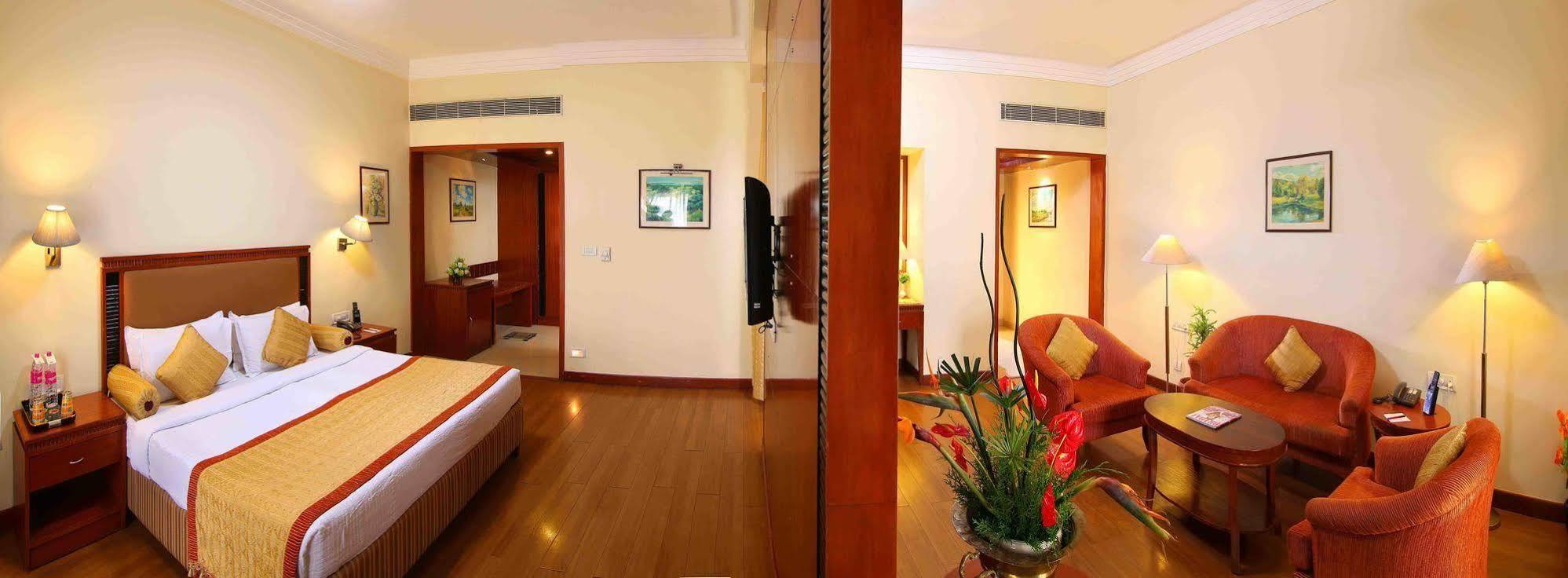Royal Court Hotel Madurai Exterior foto