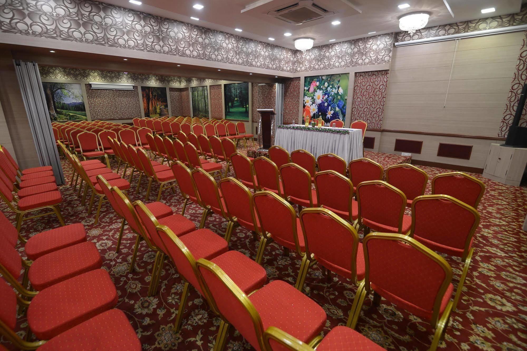 Royal Court Hotel Madurai Exterior foto