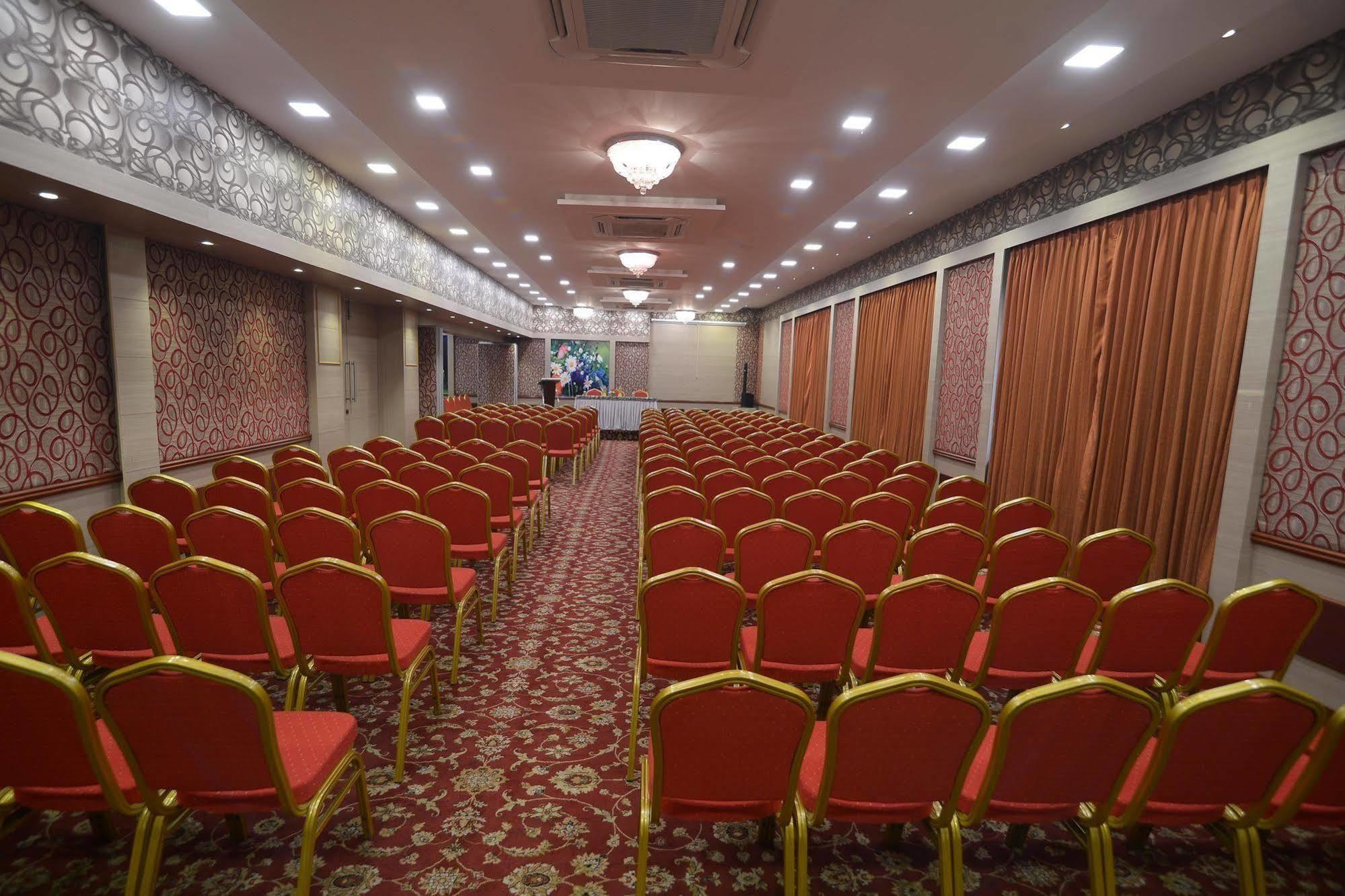 Royal Court Hotel Madurai Exterior foto
