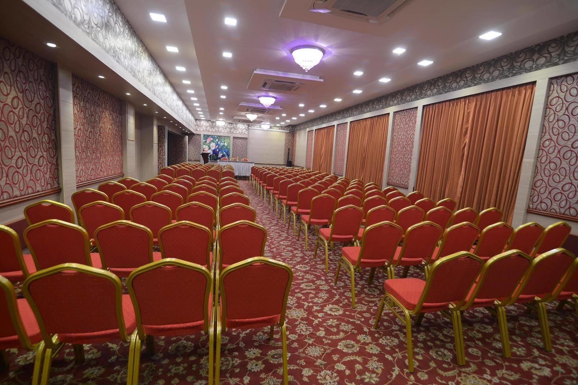 Royal Court Hotel Madurai Exterior foto