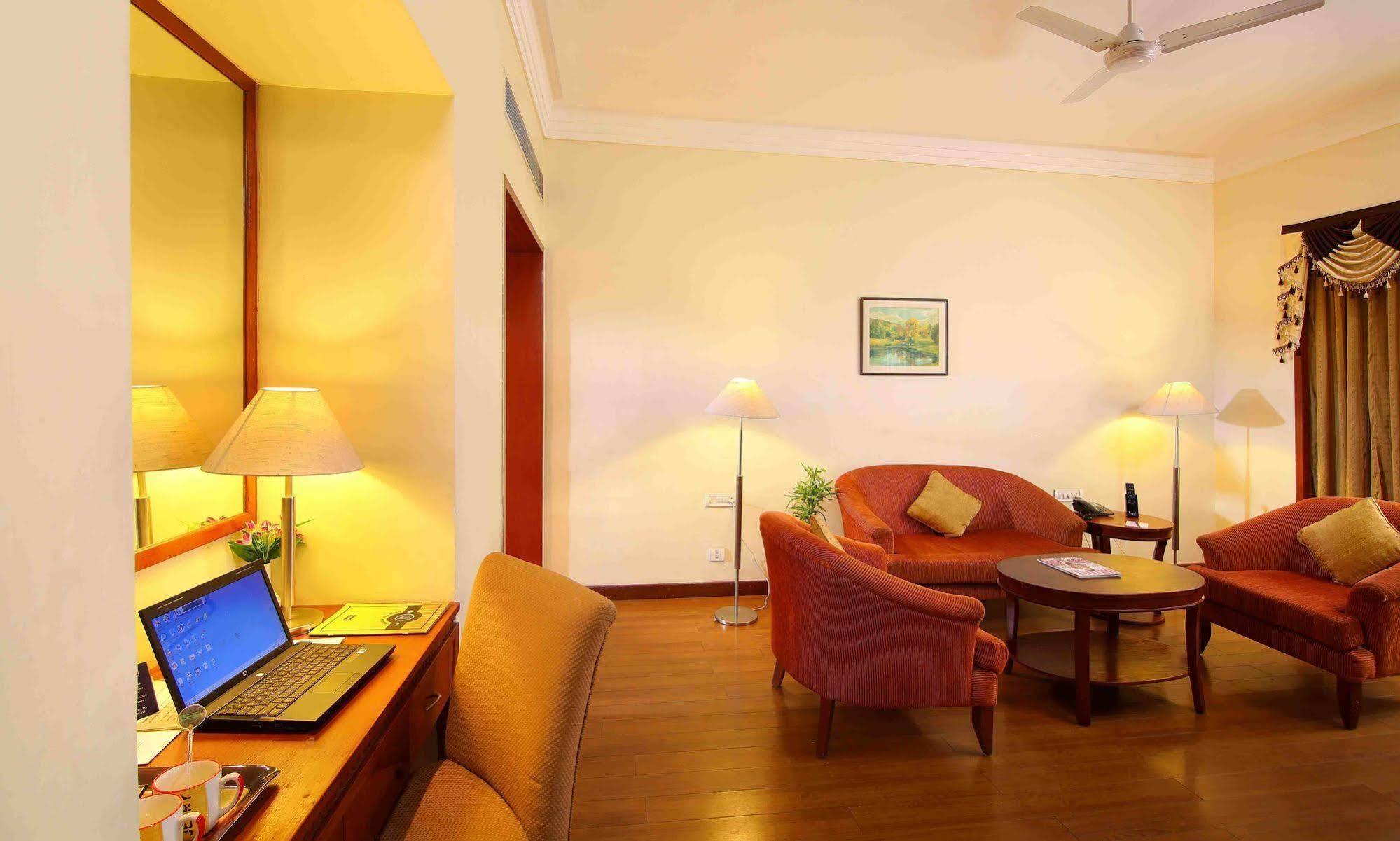 Royal Court Hotel Madurai Exterior foto